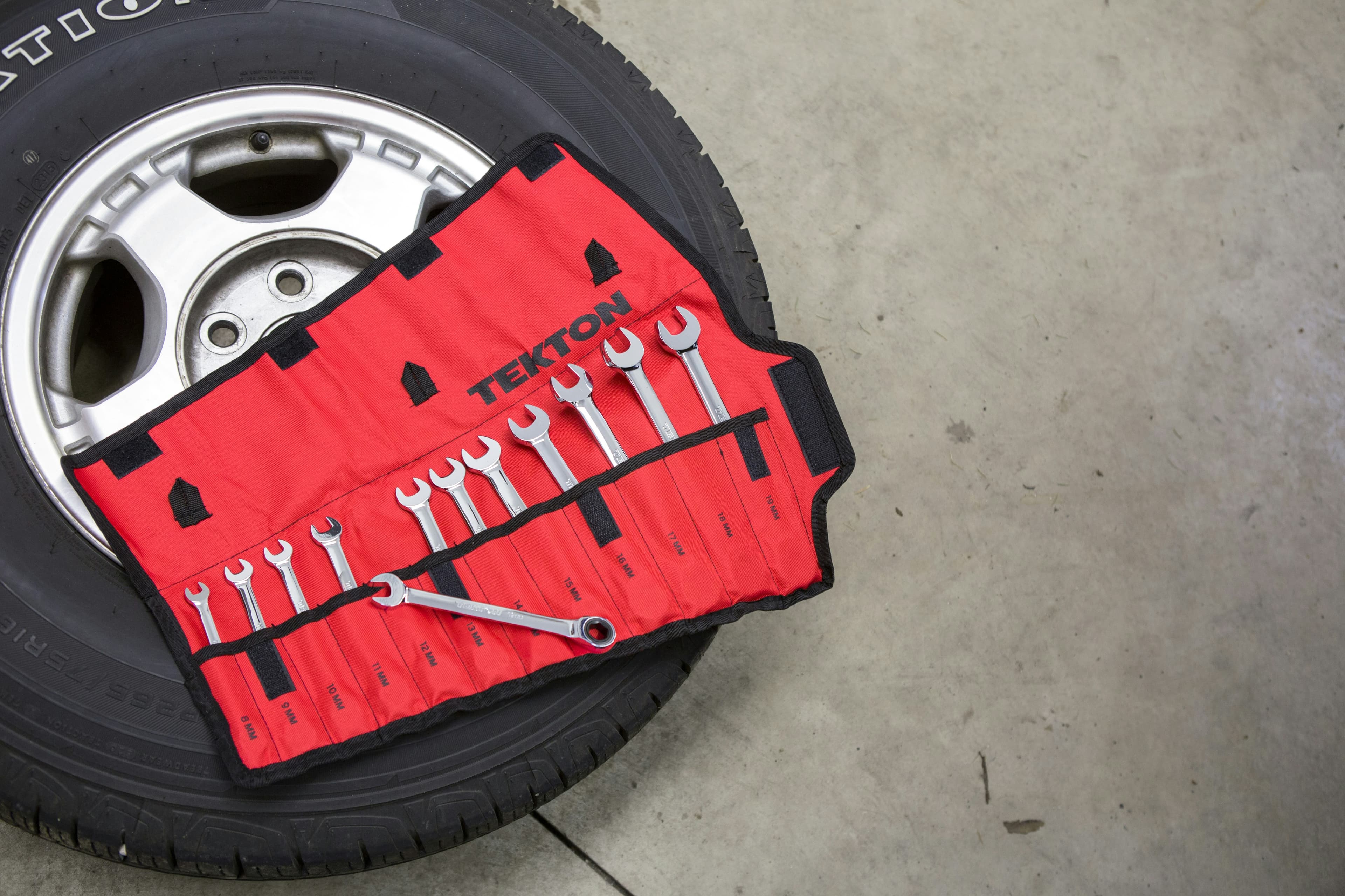 Lekke band door beschadigde velg